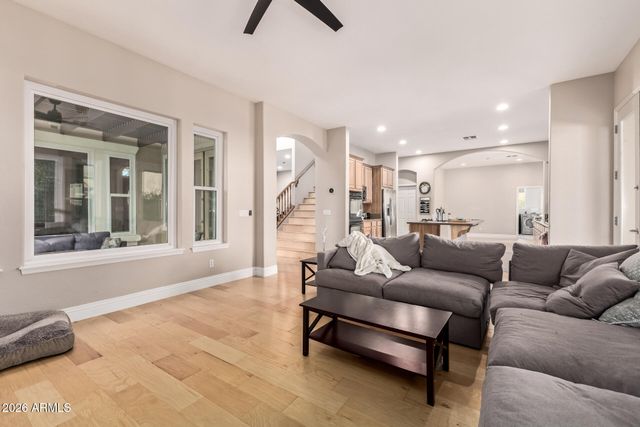 2886 E WASHINGTON Avenue, Gilbert, AZ 85234