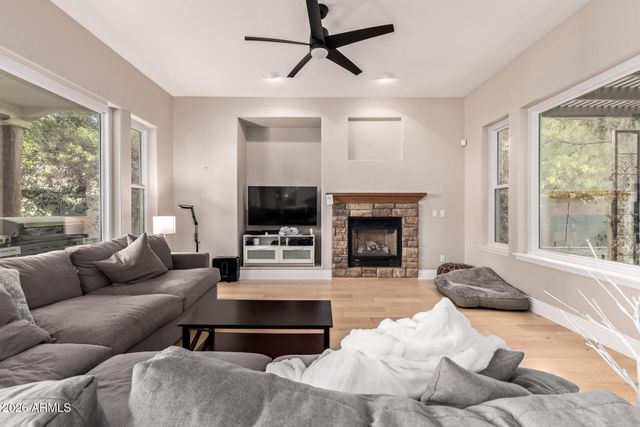 2886 E WASHINGTON Avenue, Gilbert, AZ 85234