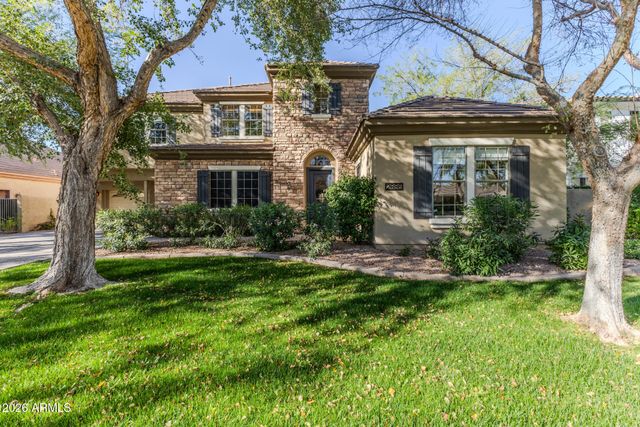 2886 E WASHINGTON Avenue, Gilbert, AZ 85234