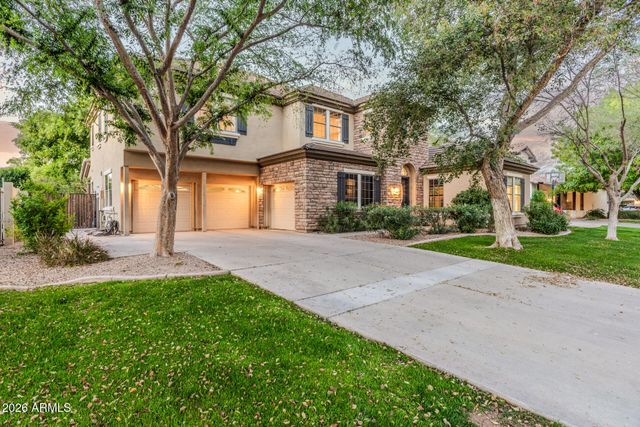 2886 E WASHINGTON Avenue, Gilbert, AZ 85234