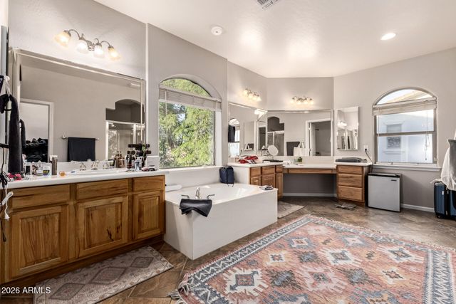 2886 E WASHINGTON Avenue, Gilbert, AZ 85234