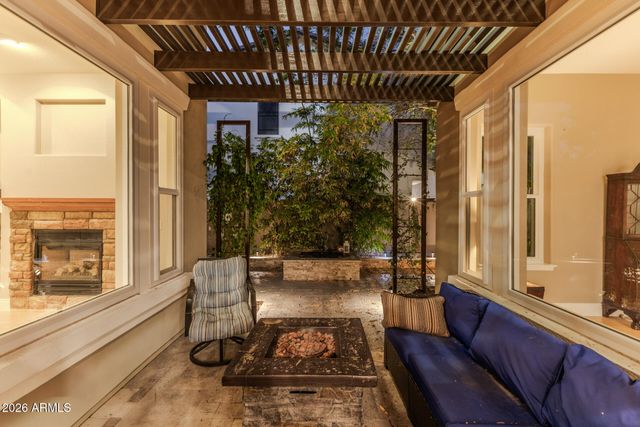 2886 E WASHINGTON Avenue, Gilbert, AZ 85234