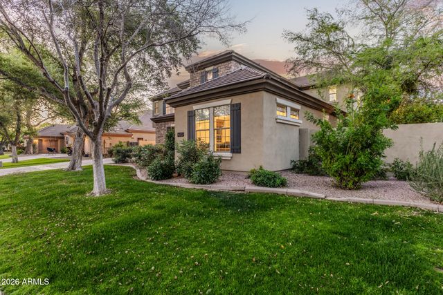 2886 E WASHINGTON Avenue, Gilbert, AZ 85234