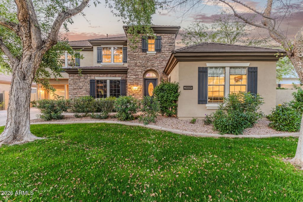 2886 E WASHINGTON Avenue, Gilbert, AZ 85234