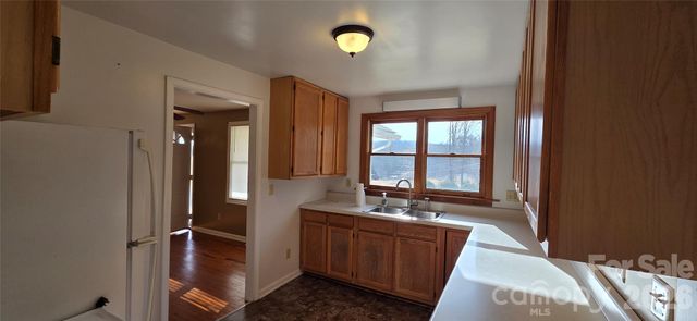 212 Old Dale Road, Spruce Pine, NC 28777