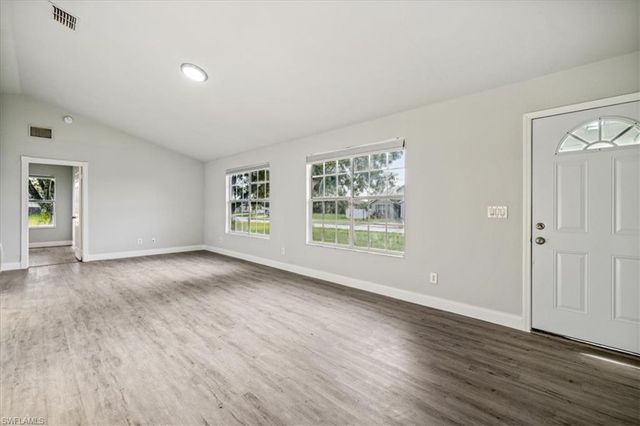 2701 SW 8th CT, Cape Coral, FL 33914