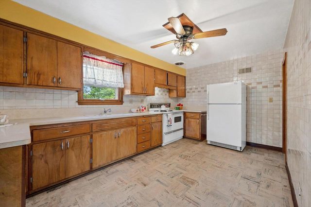 3876 E Morris AVENUE, Cudahy, WI 53110