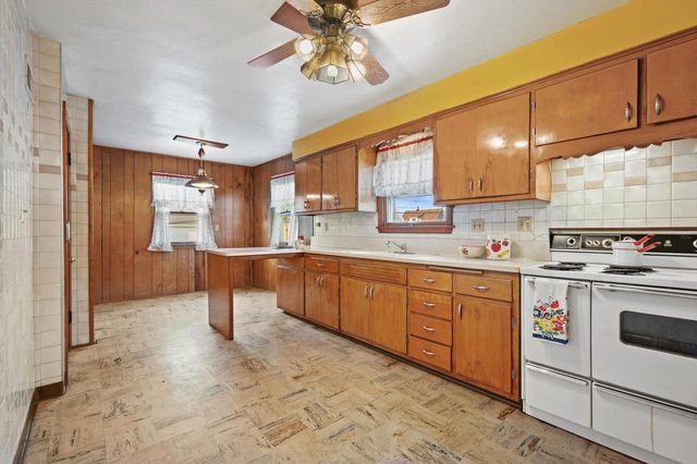 3876 E Morris AVENUE, Cudahy, WI 53110