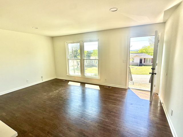 638 Hicks Rd, Nashville, TN 37221