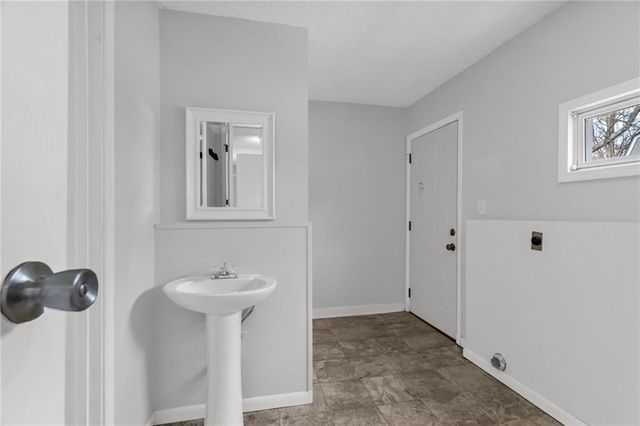 5300 NE 62nd Street, Kansas City, MO 64119