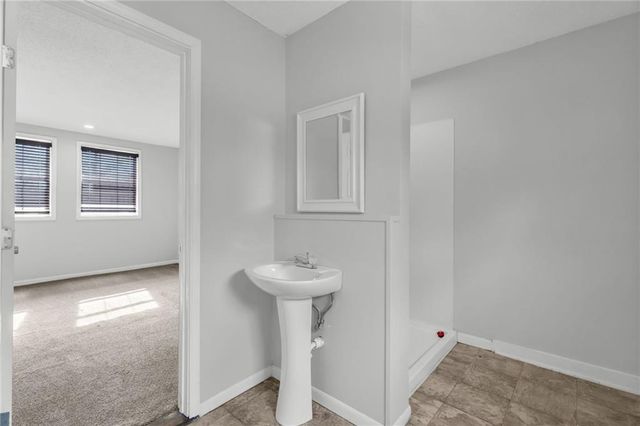 5300 NE 62nd Street, Kansas City, MO 64119