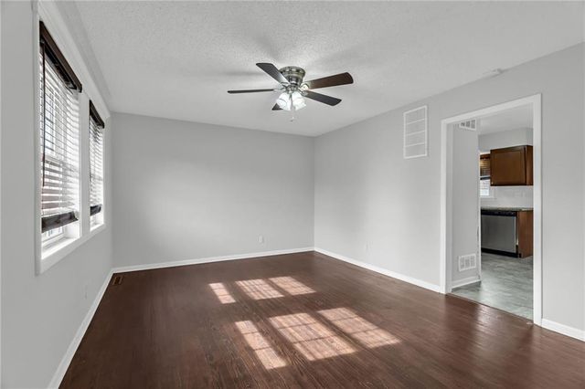 5300 NE 62nd Street, Kansas City, MO 64119