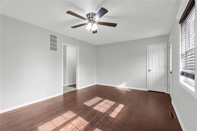 5300 NE 62nd Street, Kansas City, MO 64119