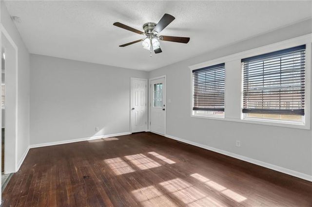 5300 NE 62nd Street, Kansas City, MO 64119