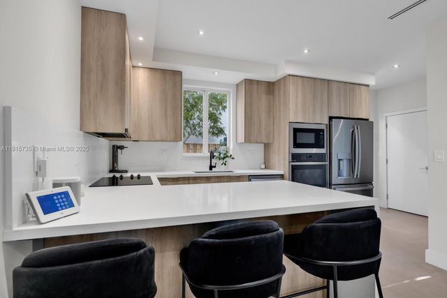 2851 SW 33rd Ct 2851, Miami, FL 33133