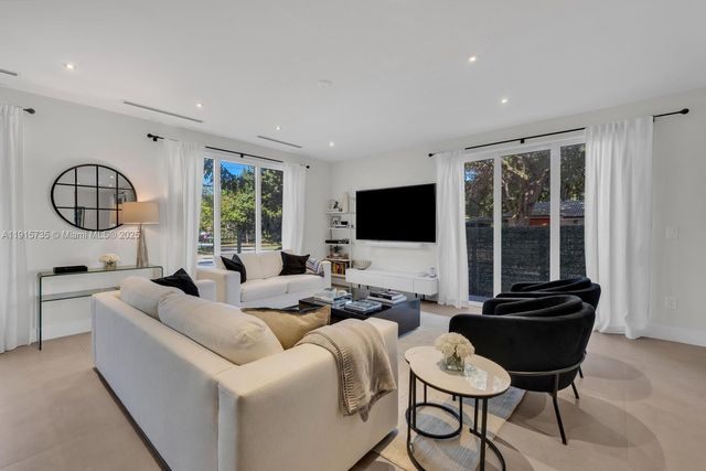 2851 SW 33rd Ct 2851, Miami, FL 33133