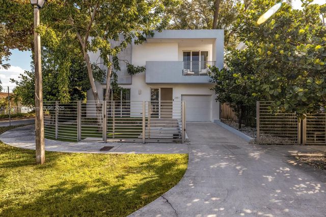 2851 SW 33rd Ct 2851, Miami, FL 33133