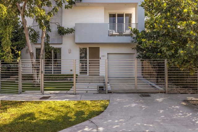 2851 SW 33rd Ct 2851, Miami, FL 33133