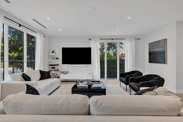 2851 SW 33rd Ct 2851, Miami, FL 33133