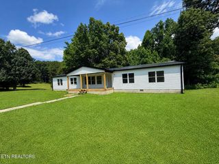 1035 Star Point Rd, Jamestown, TN 38556