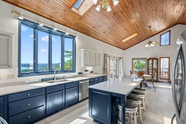 1052 Broken Arrow Estates Road, Lampe, MO 65681
