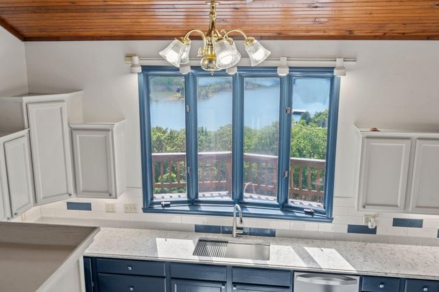 1052 Broken Arrow Estates Road, Lampe, MO 65681
