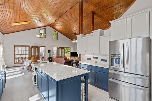 1052 Broken Arrow Estates Road, Lampe, MO 65681