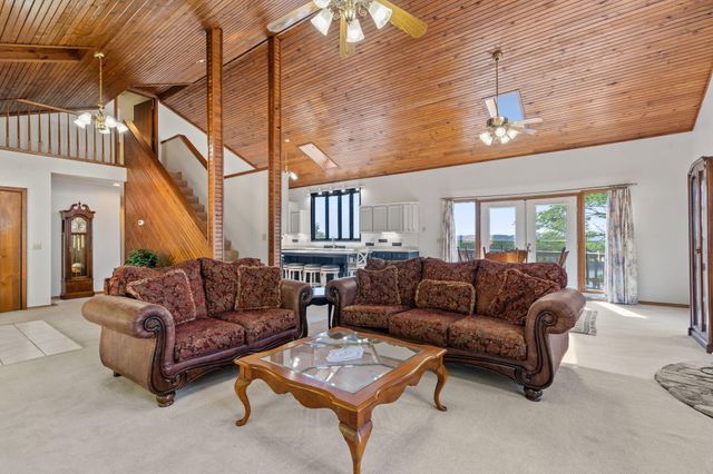 1052 Broken Arrow Estates Road, Lampe, MO 65681