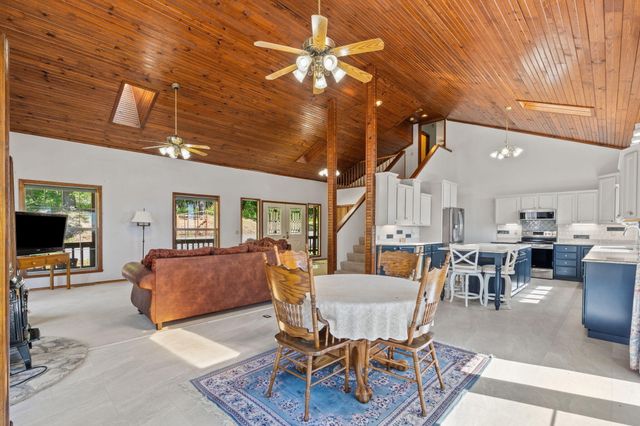 1052 Broken Arrow Estates Road, Lampe, MO 65681