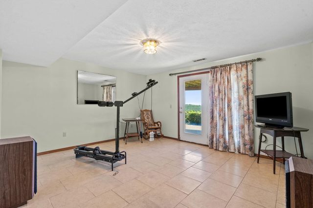 1052 Broken Arrow Estates Road, Lampe, MO 65681