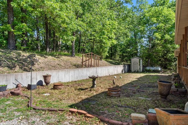 1052 Broken Arrow Estates Road, Lampe, MO 65681
