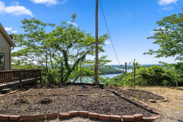 1052 Broken Arrow Estates Road, Lampe, MO 65681