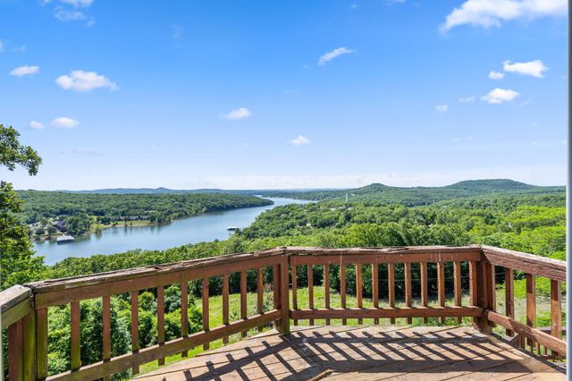 1052 Broken Arrow Estates Road, Lampe, MO 65681