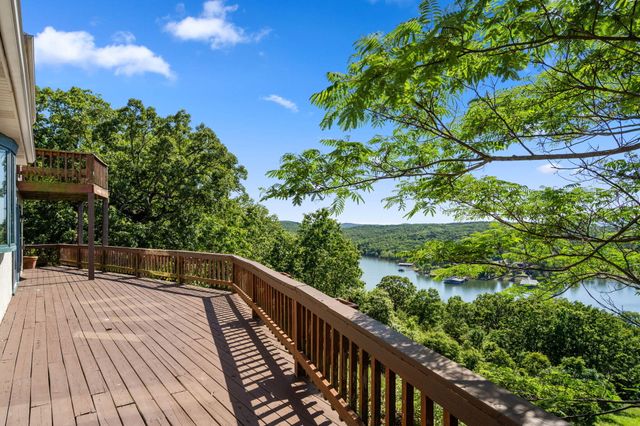1052 Broken Arrow Estates Road, Lampe, MO 65681