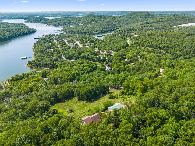 1052 Broken Arrow Estates Road, Lampe, MO 65681
