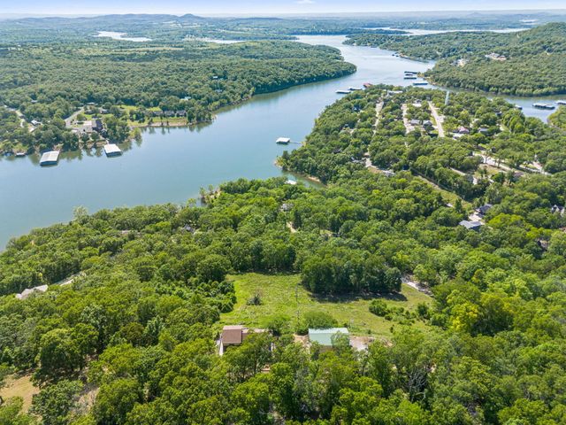 1052 Broken Arrow Estates Road, Lampe, MO 65681