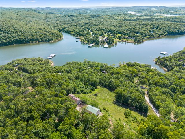1052 Broken Arrow Estates Road, Lampe, MO 65681