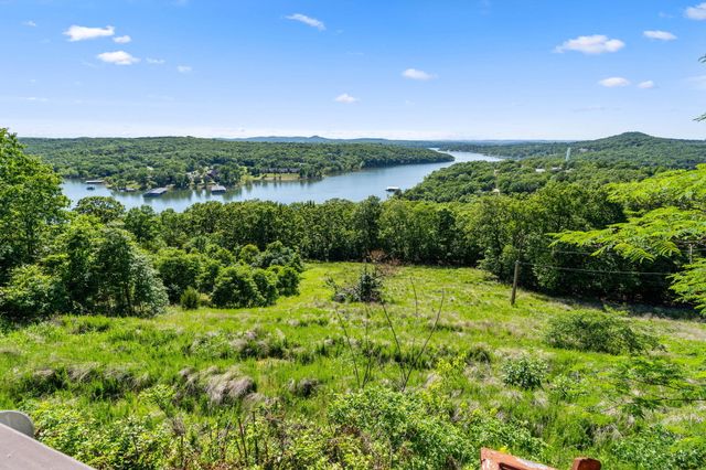 1052 Broken Arrow Estates Road, Lampe, MO 65681
