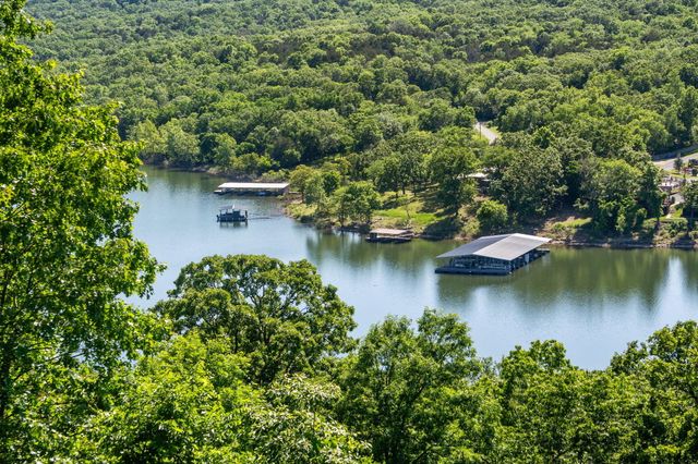 1052 Broken Arrow Estates Road, Lampe, MO 65681