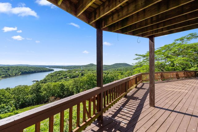 1052 Broken Arrow Estates Road, Lampe, MO 65681