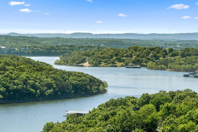 1052 Broken Arrow Estates Road, Lampe, MO 65681