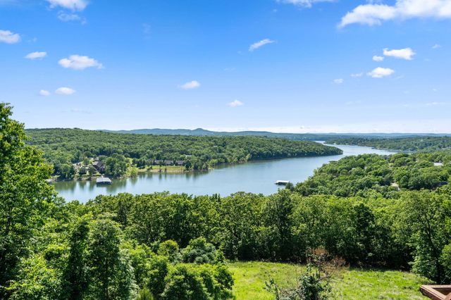 1052 Broken Arrow Estates Road, Lampe, MO 65681