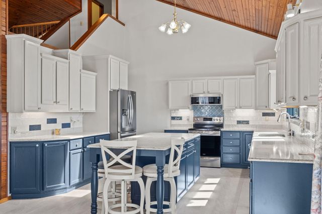 1052 Broken Arrow Estates Road, Lampe, MO 65681