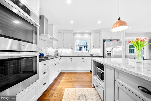 15014 TARLETON DR, Centreville, VA 20120