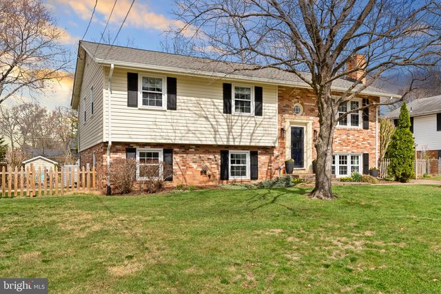 15014 TARLETON DR, Centreville, VA 20120