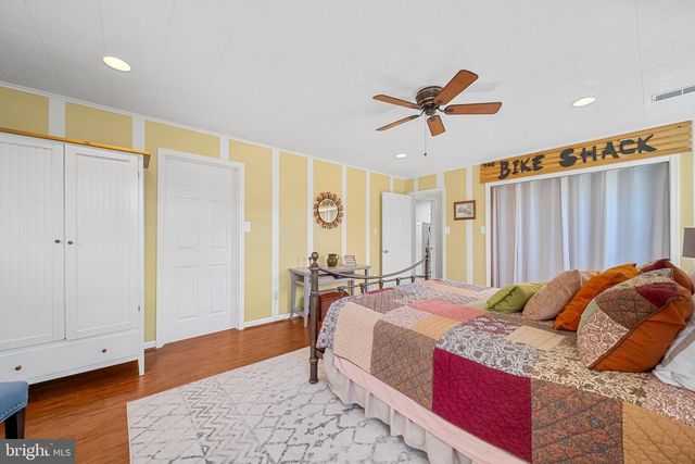 15014 TARLETON DR, Centreville, VA 20120