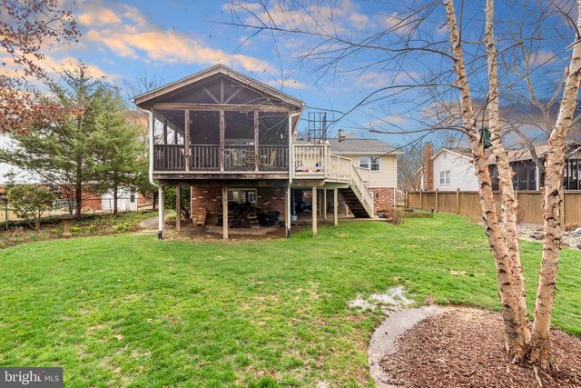 15014 TARLETON DR, Centreville, VA 20120