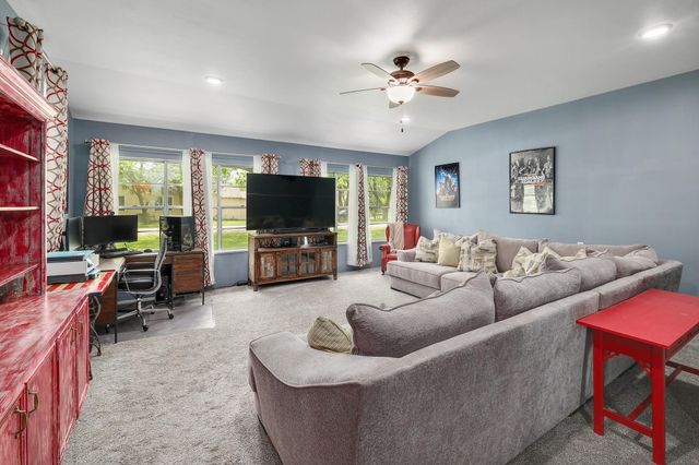 302 Vernon ST, Thrall, TX 76578