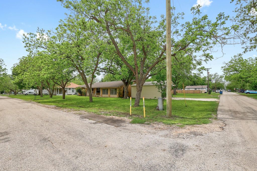 302 Vernon ST, Thrall, TX 76578