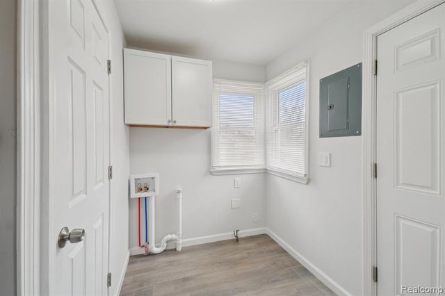 8619 Lozier Avenue, Warren, MI 48089